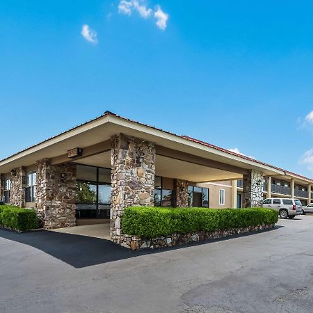 Quality Inn & Suites Hot Springs-Lake Hamilton Exterior photo